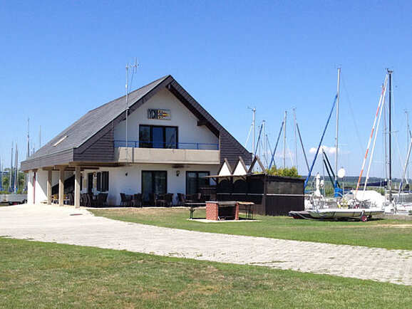 Bild vom Clubhaus des YCM